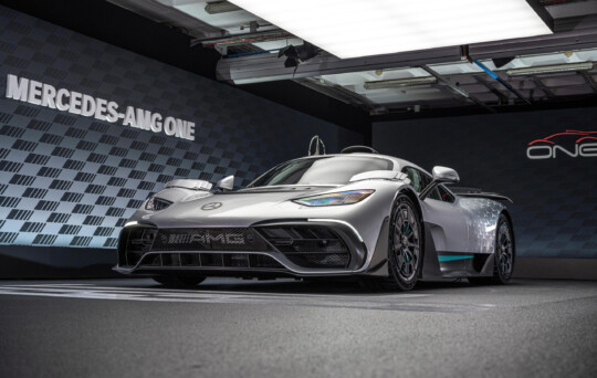 Mercedes-AMG steuert Produktion über IoT-Plattform.